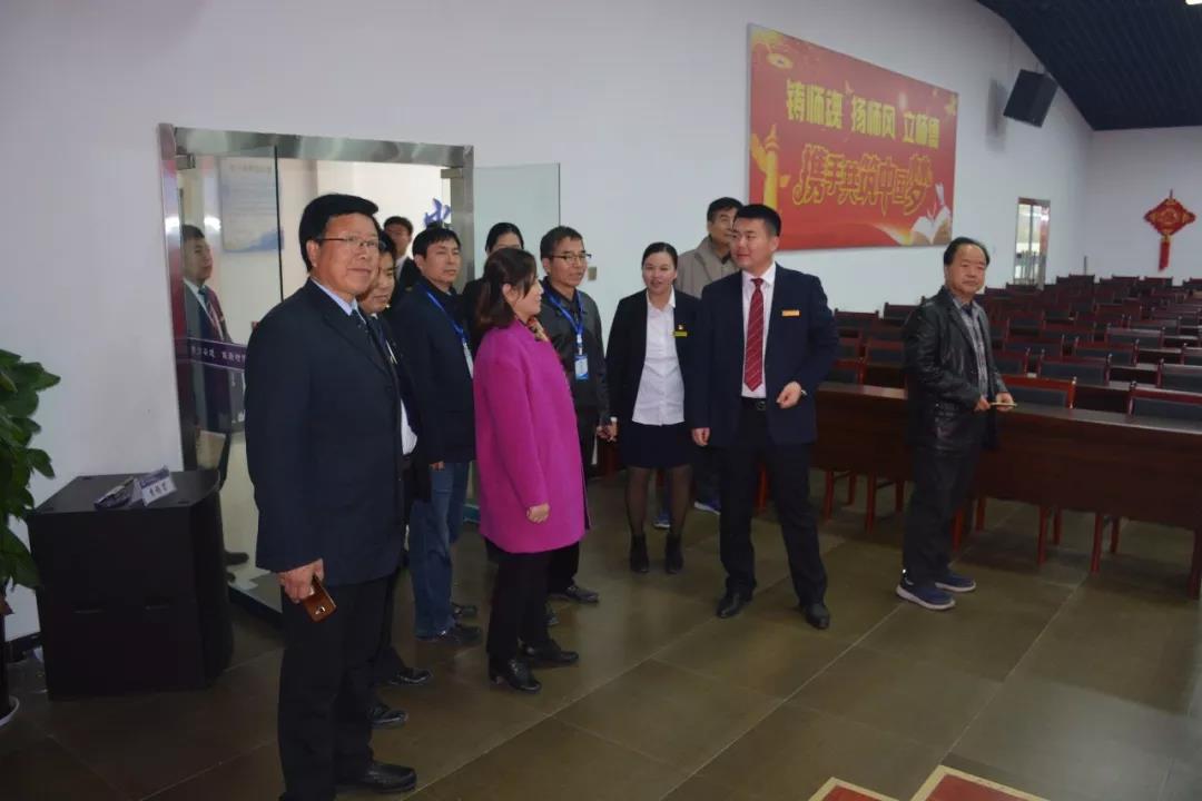 热烈欢迎西安市人社局专家组领导莅临我校指导工作