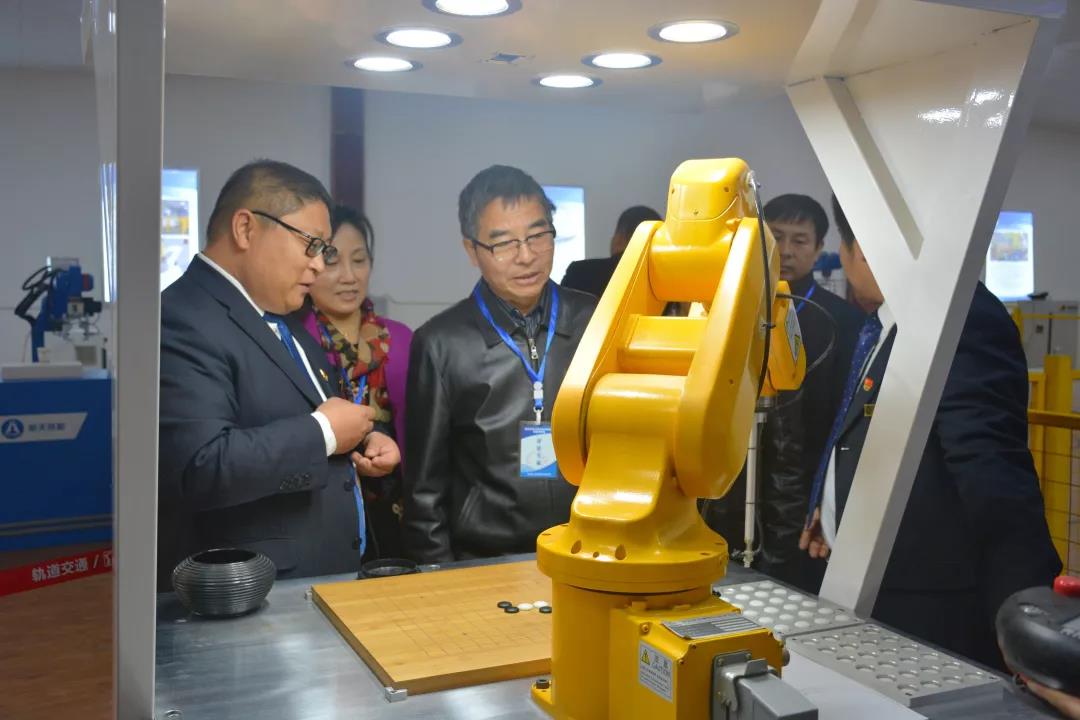 热烈欢迎西安市人社局专家组领导莅临我校指导工作