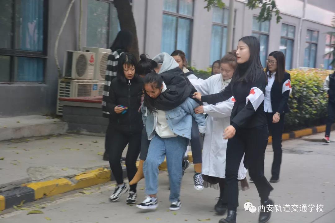 西安轨道交通学校举行2018年冬季消防安全应急疏散演练活动