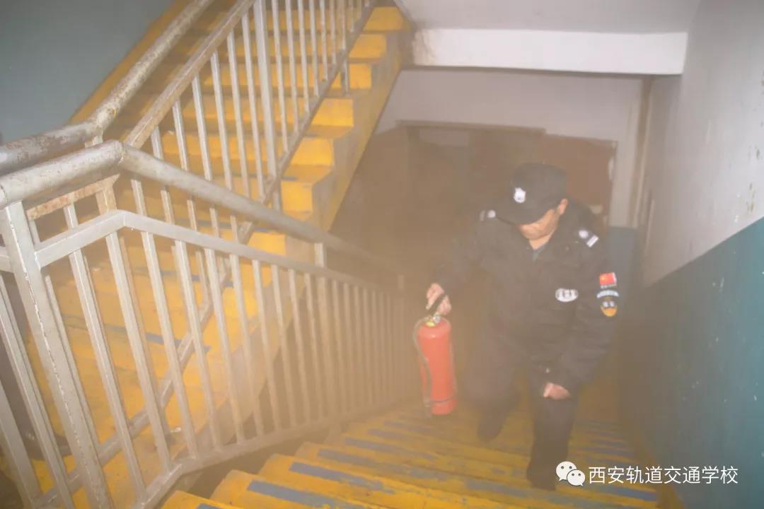 西安轨道交通学校举行2018年冬季消防安全应急疏散演练活动